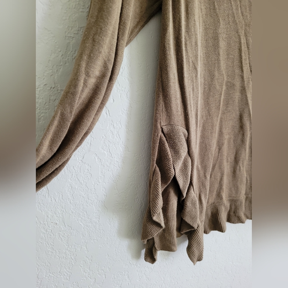 Seed long sleeved sweater top with ruffle | size L